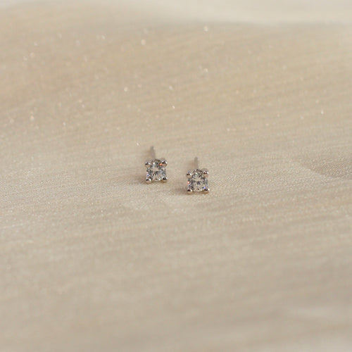 Zaria Solitaire Studs (Silver)