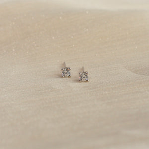 Zaria Solitaire Studs (Silver)