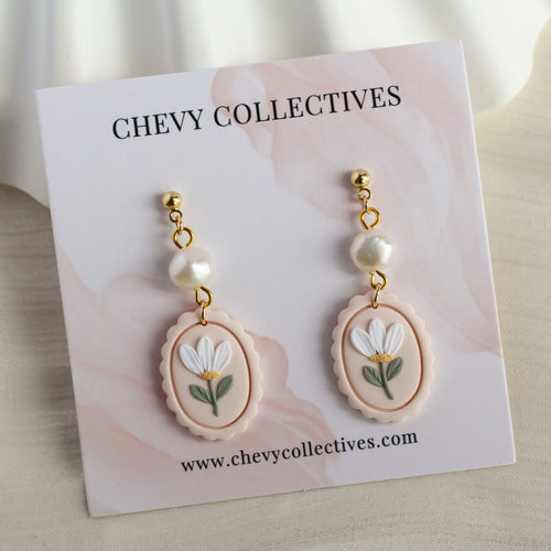 All Things Floral (Round Scallop - Cream)
