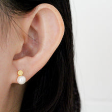 Load image into Gallery viewer, Odella Pearl Studs (Gold)