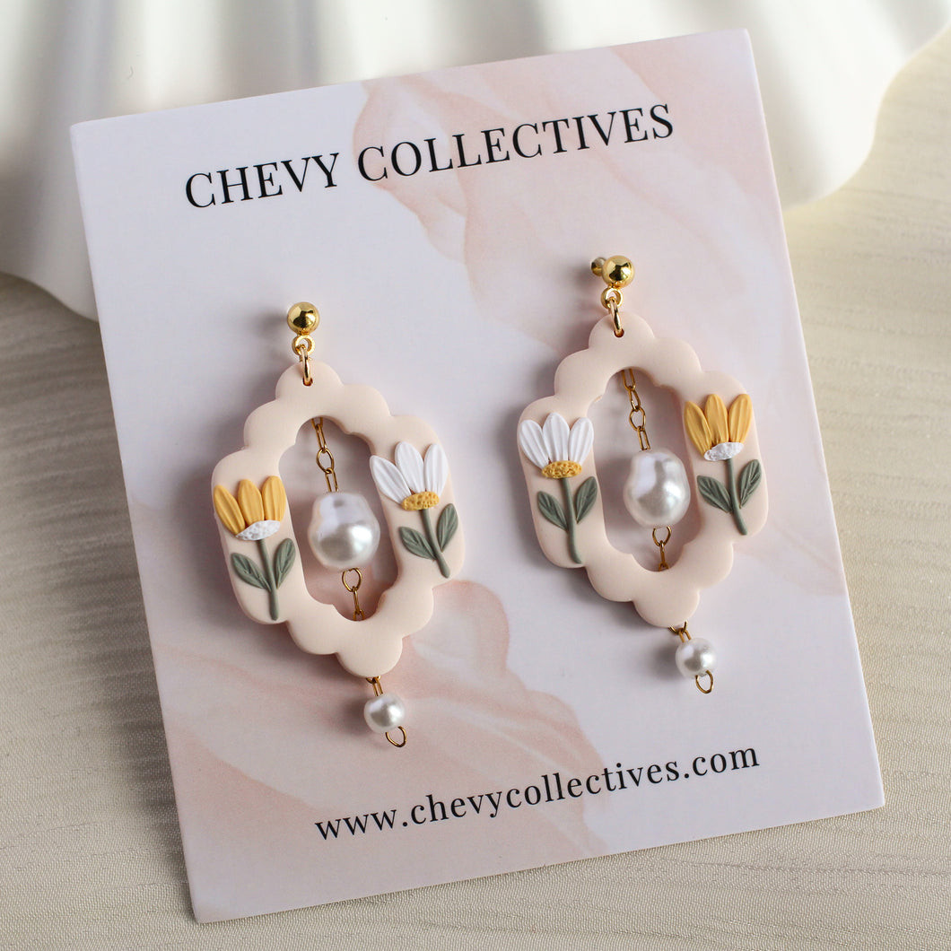 All Things Floral (Cream Aztec Pearl)