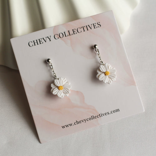 Daisy Earrings (White)