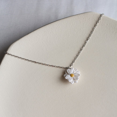 Daisy Necklace (White)