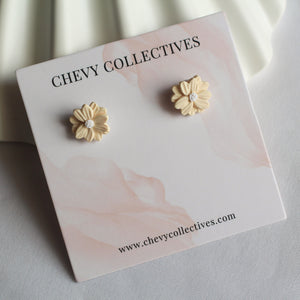 Daisy Studs (Cream)