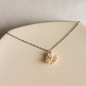 Daisy Necklace (Cream)