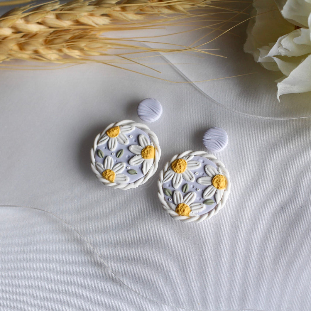 Daisies (Lilac Round)