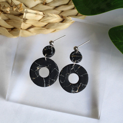 Faux Howlite (Black Donut)