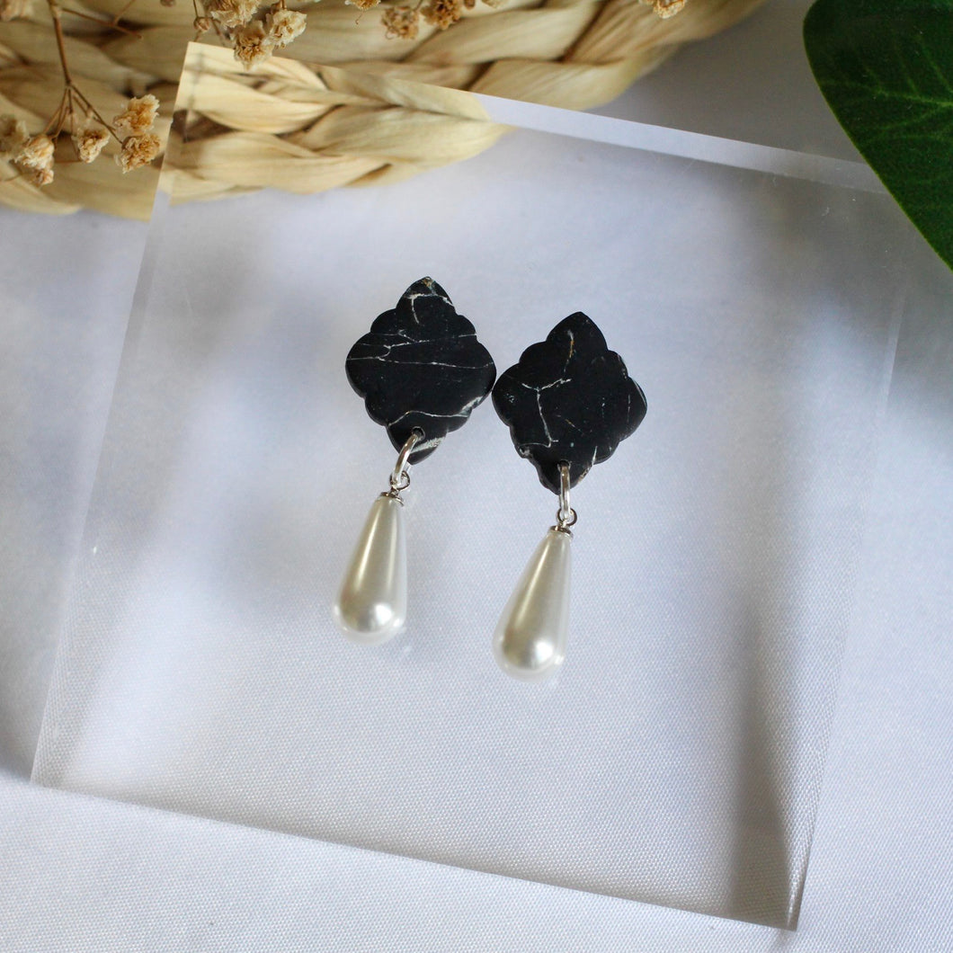 Faux Howlite (Black Pearl)