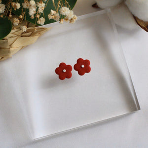 Daisy Studs (Maroon)